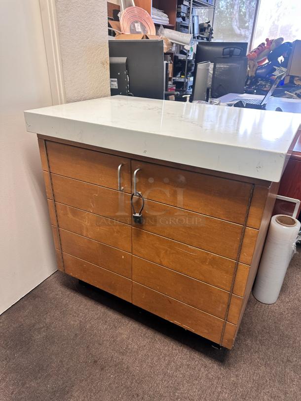 Host Station - Image 5 of 12