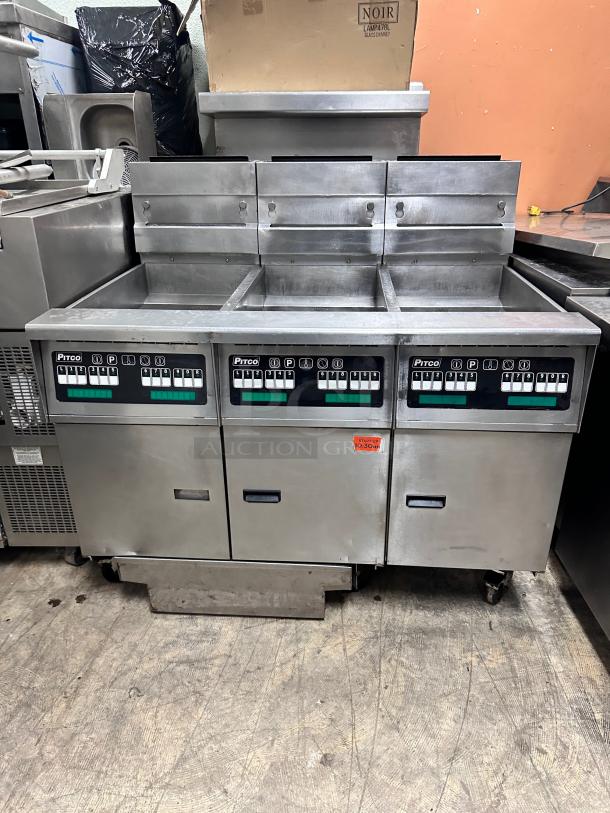 Clean Pitco SG14 Gas Fryer - (3) 50 lb Each With Filtration System Tested and Working! - Image 2 of 11