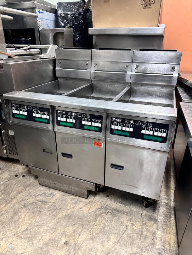 Clean Pitco SG14 Gas Fryer - (3) 50 lb Each With Filtration System Tested and Working! - Image 4 of 11