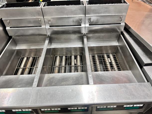 Clean Pitco SG14 Gas Fryer - (3) 50 lb Each With Filtration System Tested and Working! - Image 5 of 11
