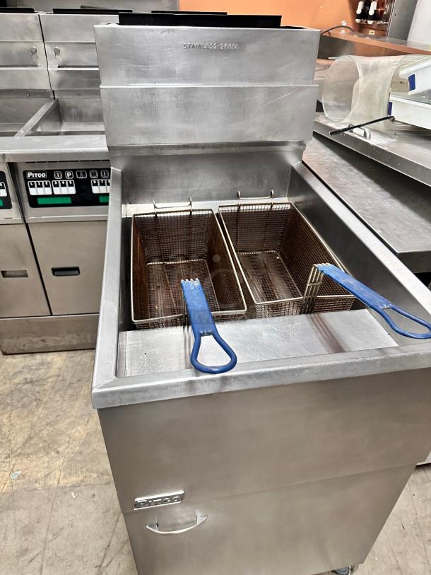 Excellent Condition Pitco 65C  Gas Fryer - (1) 80 lb Vat, Floor Model, Natural Gas Tested and Working! - Image 5 of 7