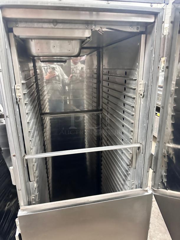 Clean  BEVLES CONVECTION HEATED CABINET 115v Tested and Working! - Image 7 of 9