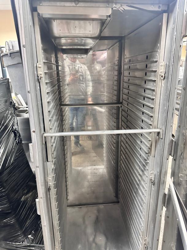 Clean  BEVLES CONVECTION HEATED CABINET 115v Tested and Working! - Image 9 of 9