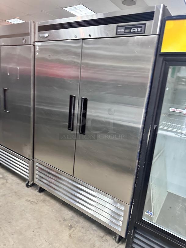 Excellent Condition Turbo Air  54" Two Section Reach In Refrigerator,115v Tested and Working! - Image 3 of 8