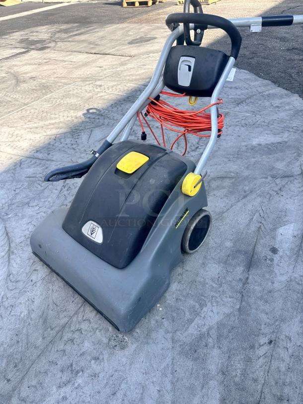 Windsor NuWave 26 Wide Area Commercial Vacuum Cleaner  115v Tested and Working! - Image 3 of 9