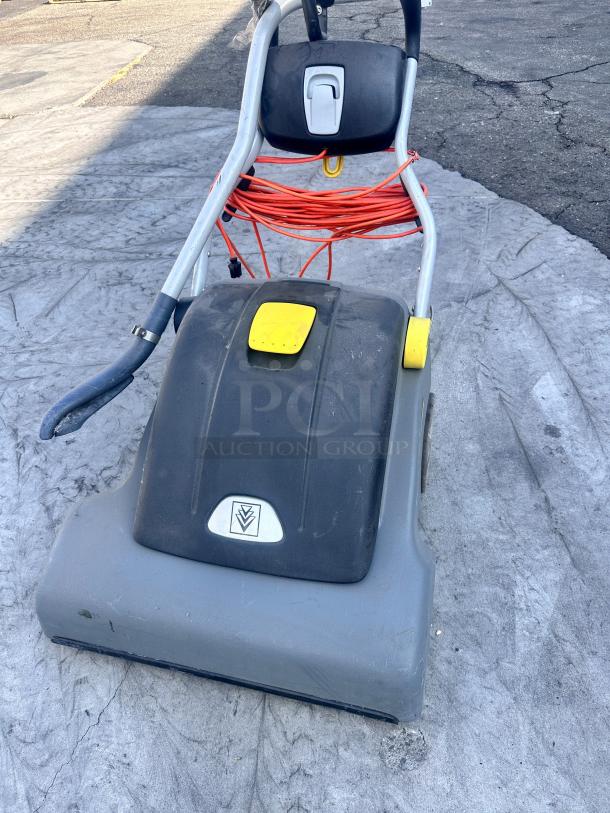 Windsor NuWave 26 Wide Area Commercial Vacuum Cleaner  115v Tested and Working! - Image 4 of 9