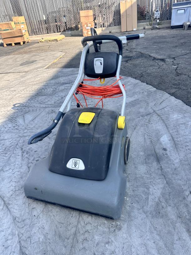 Windsor NuWave 26 Wide Area Commercial Vacuum Cleaner  115v Tested and Working! - Image 5 of 9