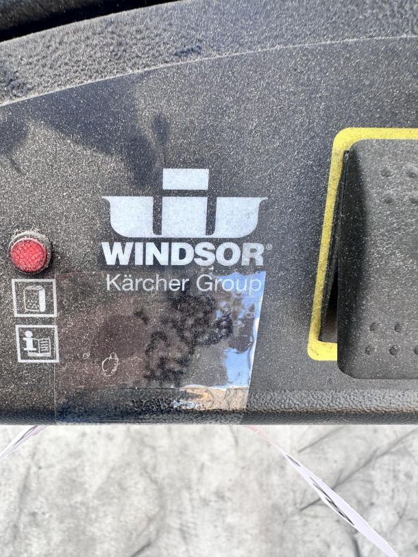Windsor NuWave 26 Wide Area Commercial Vacuum Cleaner  115v Tested and Working! - Image 6 of 9