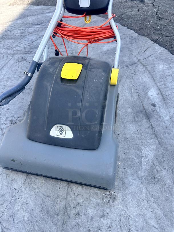 Windsor NuWave 26 Wide Area Commercial Vacuum Cleaner  115v Tested and Working! - Image 7 of 9