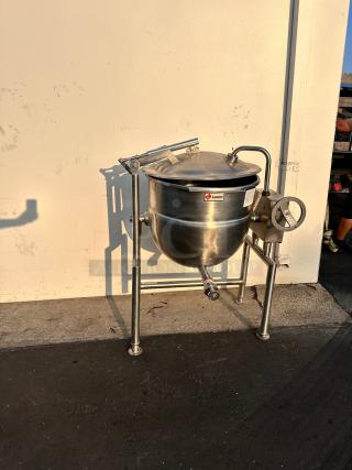 Excellent Condition Legion TWU-40 45 Gallon Tilting Direct Steam Kettle Tested and Working!