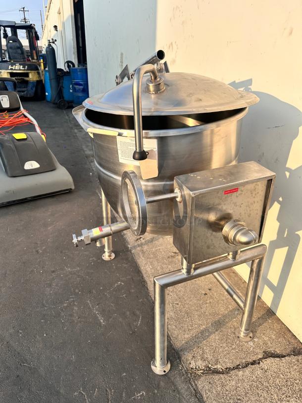 Excellent Condition Legion TWU-40 45 Gallon Tilting Direct Steam Kettle Tested and Working! - Image 5 of 9