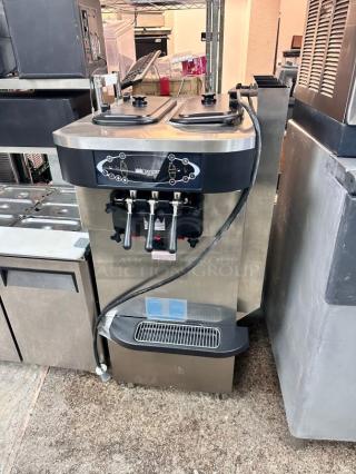 Excellent Condition Taylor Commercial Ice Cream Maker 220v 1ph  Tested and Working!