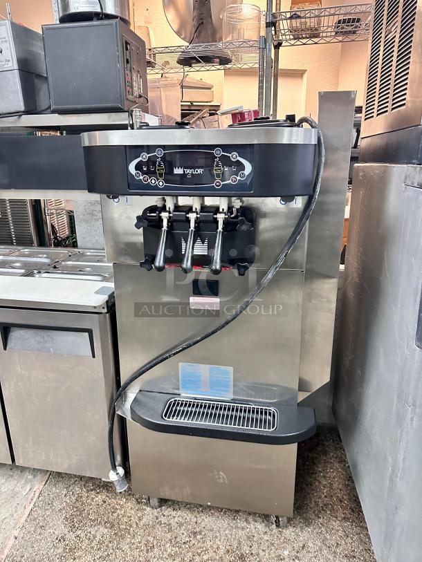 Excellent Condition Taylor Commercial Ice Cream Maker 220v 1ph  Tested and Working! - Image 4 of 8