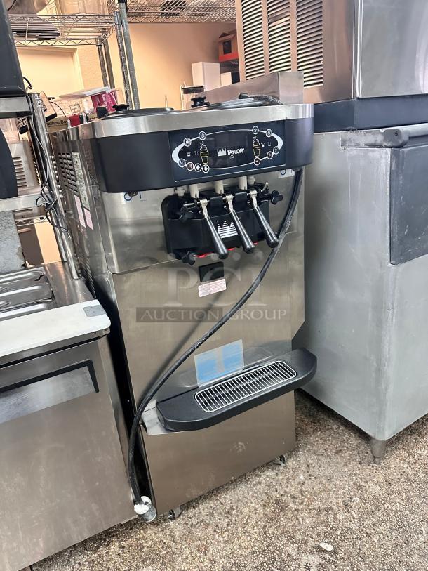 Excellent Condition Taylor Commercial Ice Cream Maker 220v 1ph  Tested and Working! - Image 6 of 8