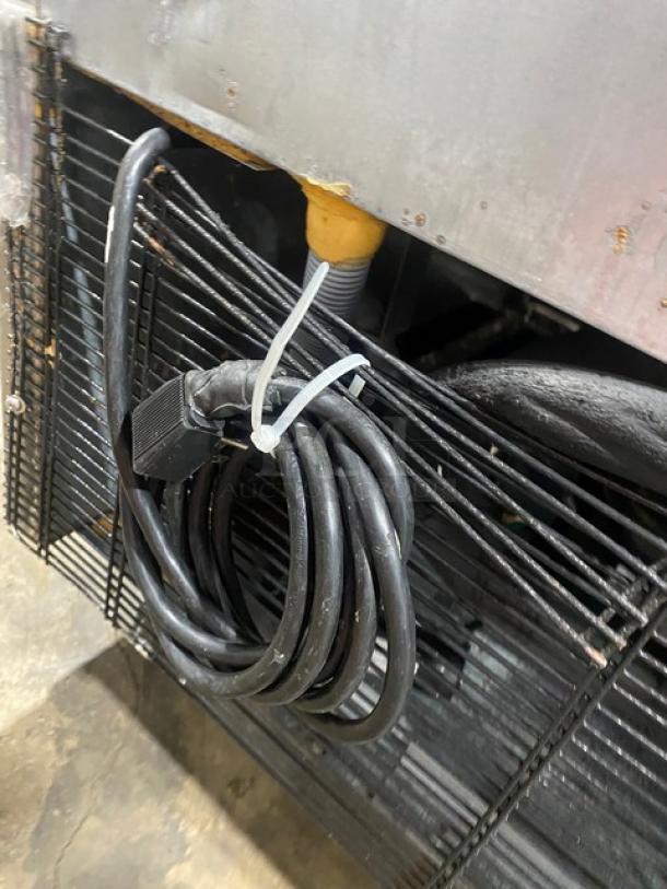 Atosa Commercial Stainless Steel Single Solid Door Reach In Freezer! With Poly Coated Wire Rack! On Casters! 115V 1 Phase! Model: MBF8501 SN: MBF8501140615C4010! - Image 9 of 9