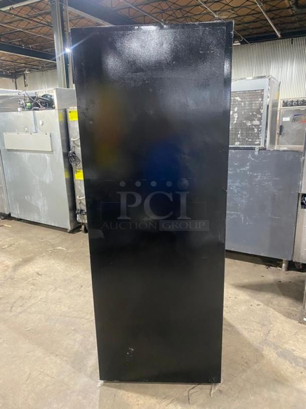 True Commercial Double Sliding Glass Door Reach In Merchandiser Refrigerator! With Adjustable Shelving Racks! Model: GDM-33 SN: 1 808828! 115V 1 Phase! - Image 3 of 8