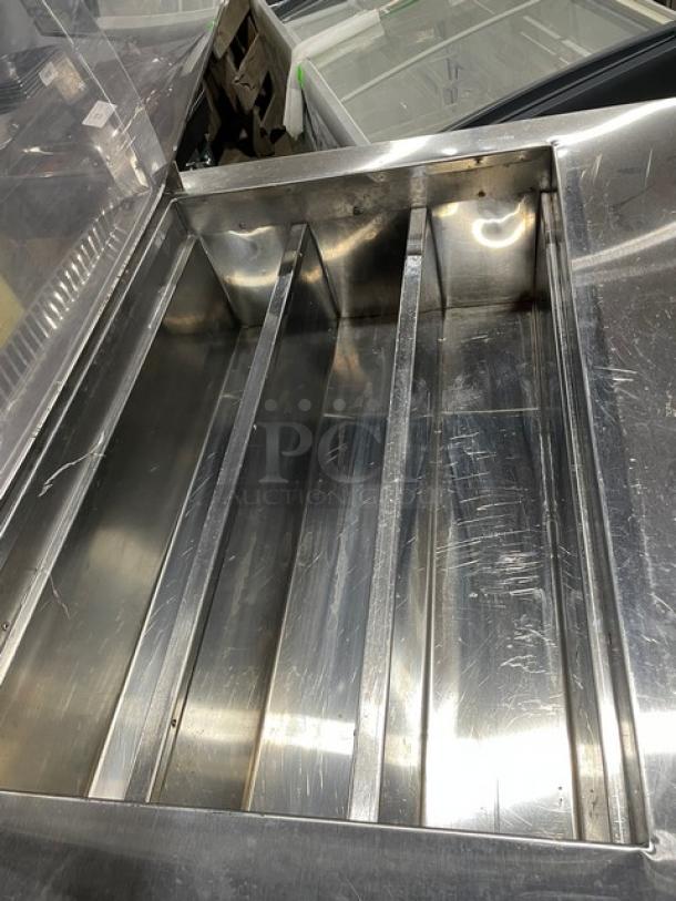 Duke Commercial Stainless Steel Modular Pizza Production Station! With Countertop Tri-Channel Cold Pan! With 2 Extendable Refrigerated Drawers! With Digital Thermostat! Model: DPC-38-120-DWR-DR-NL M! 120V 1 Phase! On Casters! Working When Removed! - Image 5 of 9