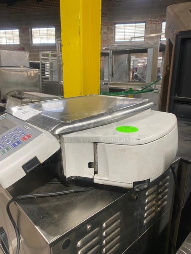 Hobart Quantum Commercial Countertop Deli Touchscreen Scale! With Label Printer! Model: QUANTUM SN: 45-1081-793! 120V! On Legs! - Image 2 of 9