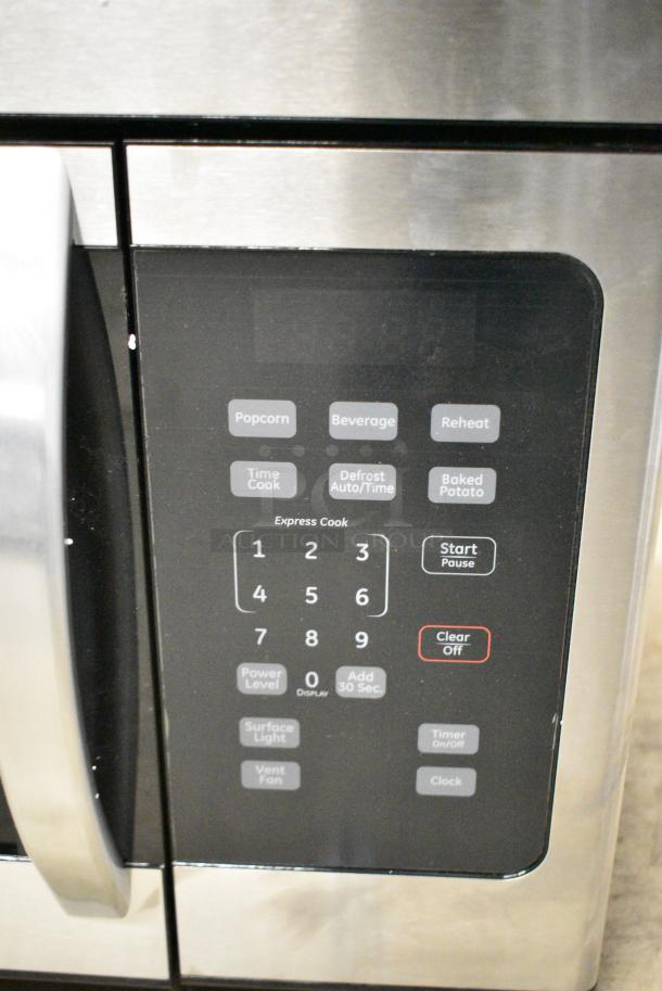 BRAND NEW SCRATCH AND DENT! KoolMore KM-MOT-1SS Stainless Steel Overhead Microwave Oven w/ Plate. 120 Volts, 1 Phase. - Image 4 of 9