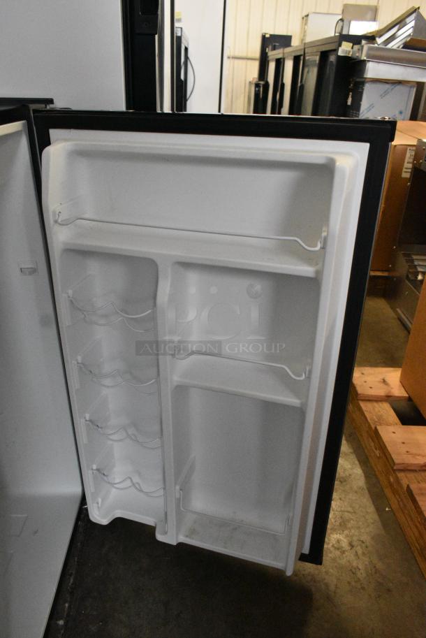 Galanz GL43BK Mini Cooler. 115 Volts, 1 Phase. Tested and Working! - Image 4 of 5