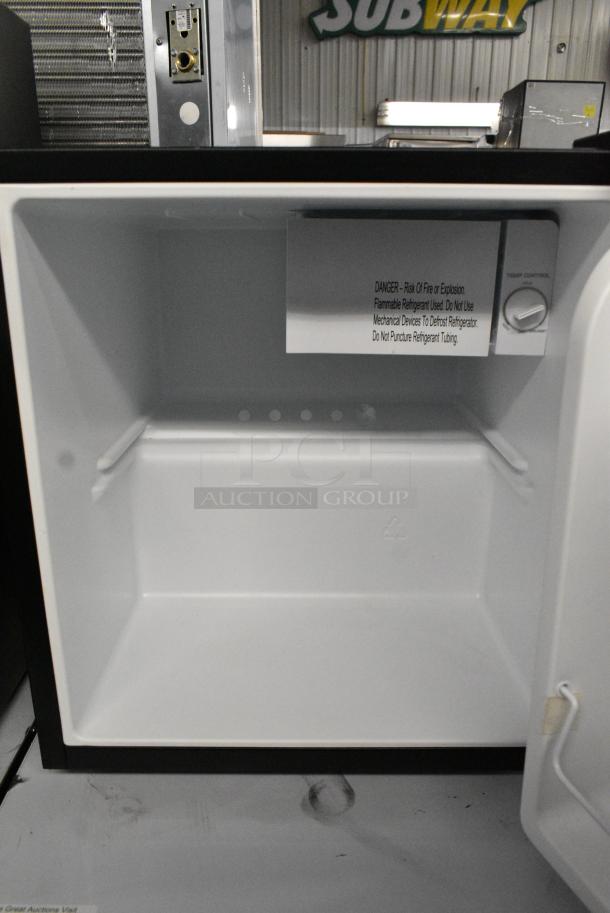 Galanz Mini Cooler. 115 Volts, 1 Phase. Tested and Working! - Image 3 of 4