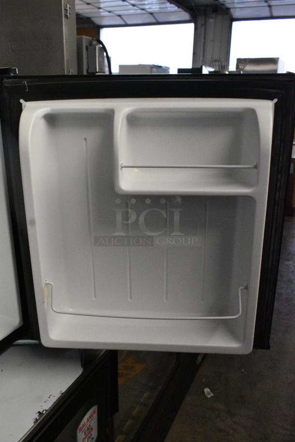 Galanz Mini Cooler. 115 Volts, 1 Phase. Tested and Working! - Image 4 of 4