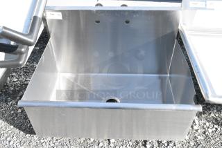 BRAND NEW SCRATCH AND DENT! Stainless Steel Single Bay Sink. No Legs.