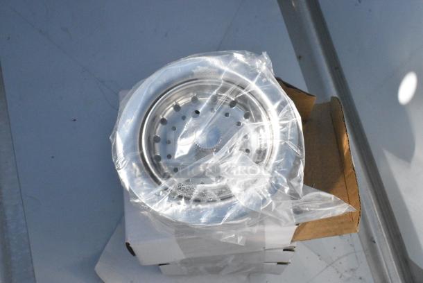 BRAND NEW SCRATCH AND DENT! Steelton 522CS31620LR Stainless Steel Commercial 3 Bay Sink w/ Dual Drain Boards. No Legs. Bays 16x20x12. Drain Boards 16x22 - Image 5 of 6