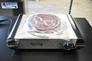 BRAND NEW SCRATCH AND DENT! Avantco 177EB100 Single Burner Countertop Range. 120 Volts, 1 Phase.