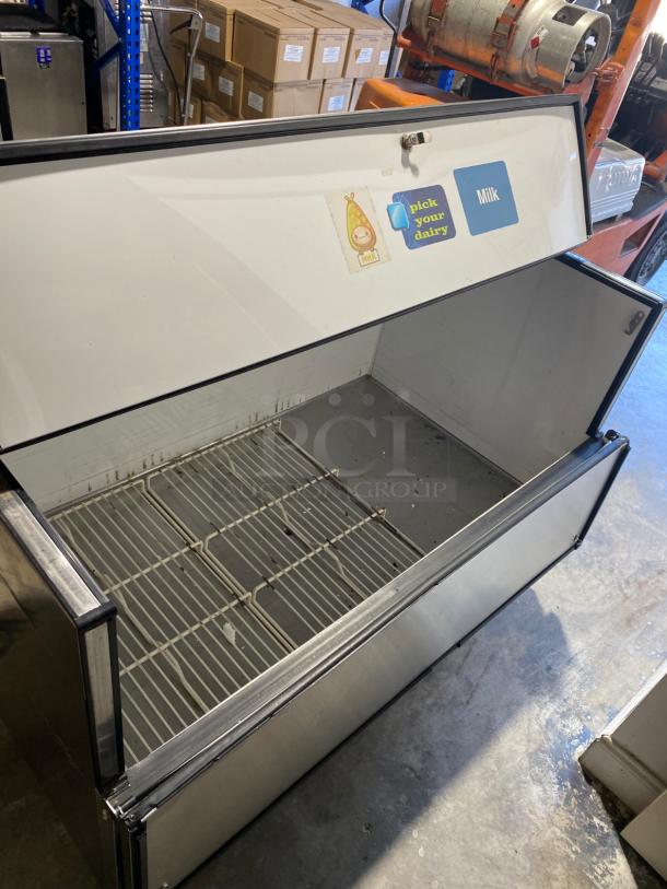 True TMC-58-S 58 1/4" One Sided Milk Cooler with Stainless Steel Exterior and Aluminum Interior - Needs Repair - Image 2 of 5