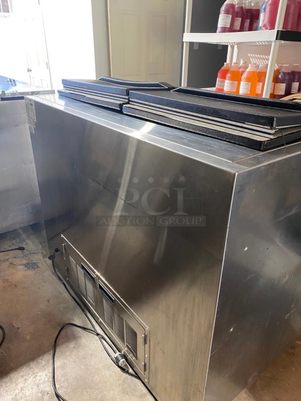 NICE TESTED Reach In Cooler/Chiller Milk Cooler Refrigerator - Image 3 of 5