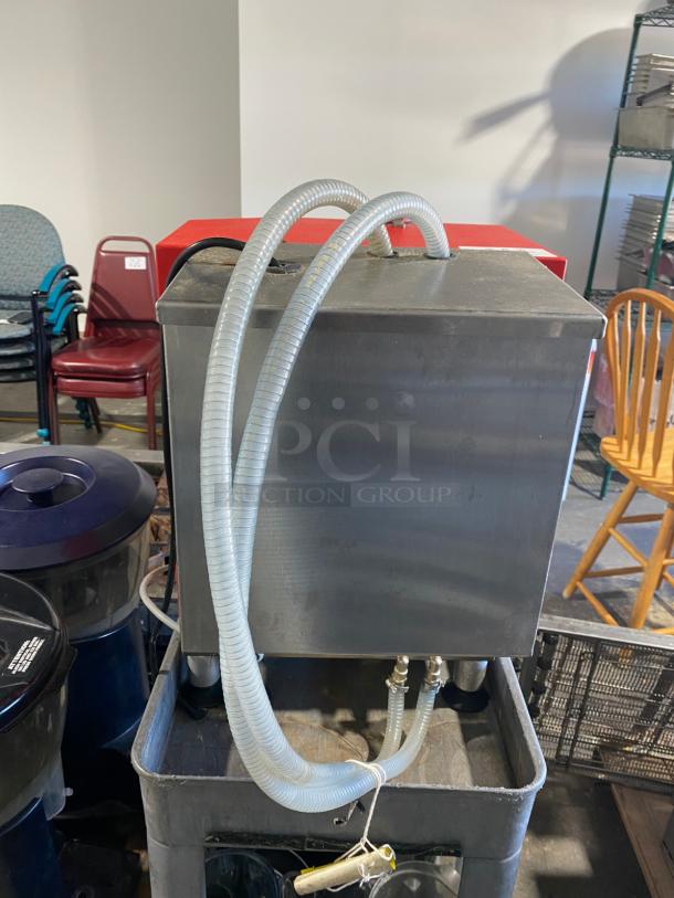 WOW - BARELY USED Arcobaleno AEX30 Stella 11.5 lb. Electric Countertop Pasta Extruder with Water Connection - 120V - Image 2 of 5