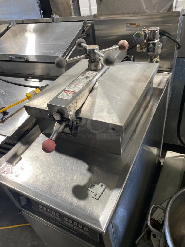 WOW! Henny Penny 600 Pressure Fryer with Computron 1000 - 80,000 BTU - Unable to Test - Image 3 of 4