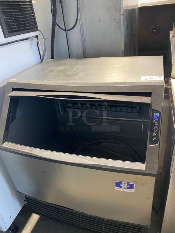 Manitowoc Ice UYF0310A 30"W Half Cube NEO Undercounter Ice Machine - 290 lbs/day, Air Cooled - Image 1 of 3