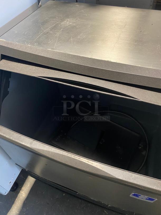 Manitowoc Ice UYF0310A 30"W Half Cube NEO Undercounter Ice Machine - 290 lbs/day, Air Cooled - Image 2 of 3