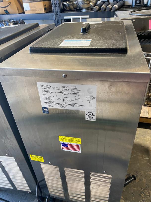 WOW Saniserv 108C Margarita Machine - Single, Countertop, 102 Servings/hr., Air Cooled, 115v - Image 2 of 3