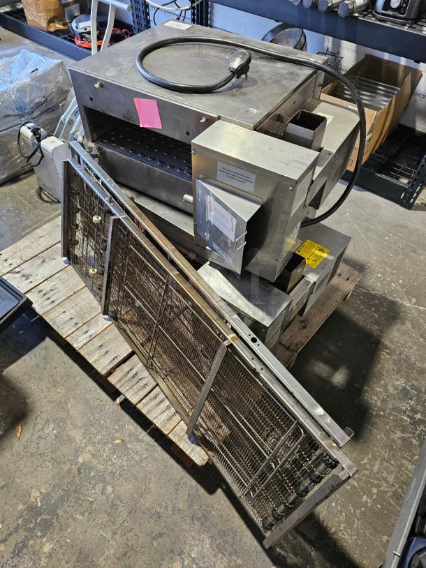 WOW! Lincoln 2500-4/1346 50" Double-Stacked Quiet Digital Countertop Impinger Electric Conveyor Oven with Push-Button Controls - 208-240V, 6 kW - Image 4 of 5