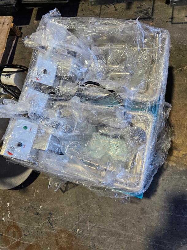 BRAND NEW OPEN BOX, WRAPPED! Double Basket Countertop Deep Fryer - Image 2 of 3