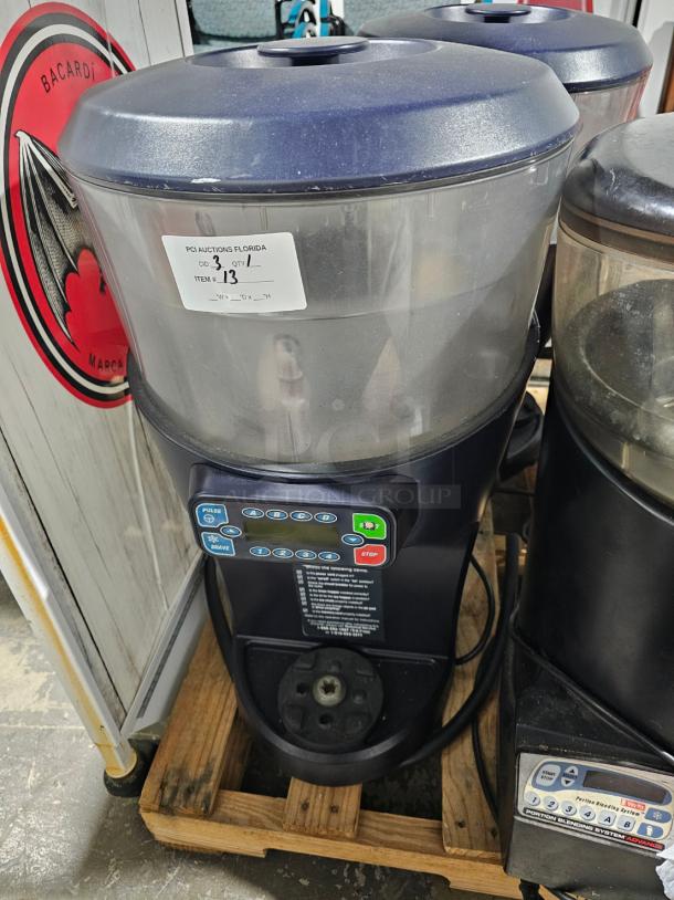 Hamilton Beach HBS1400R Revolution 3 hp 64 oz. Bar Ice Shaver and Blender - 120V - Image 1 of 1