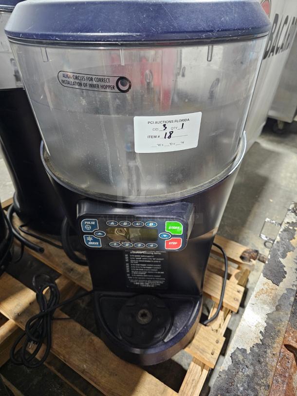 Hamilton Beach HBS1400R Revolution 3 hp 64 oz. Bar Ice Shaver and Blender - 120V - Image 1 of 2