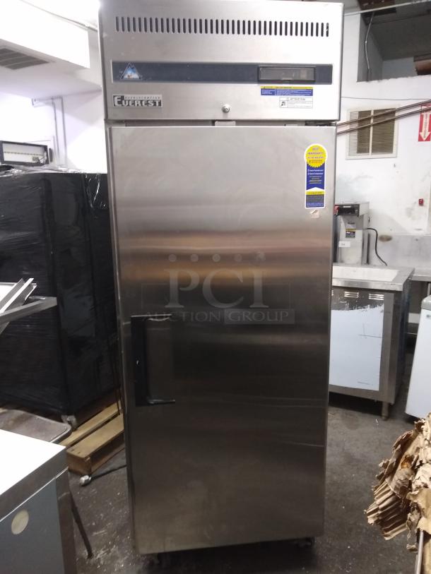 Everest Refrigeration EBR1 27 Inch One Section Solid Door Upright Reach-In Refrigerator 21 Cubic Feet - Image 1 of 4