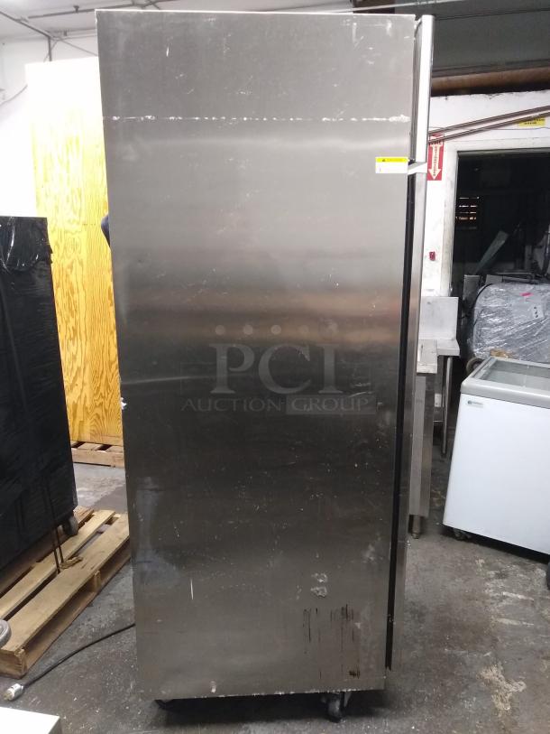 Everest Refrigeration EBR1 27 Inch One Section Solid Door Upright Reach-In Refrigerator 21 Cubic Feet - Image 3 of 4