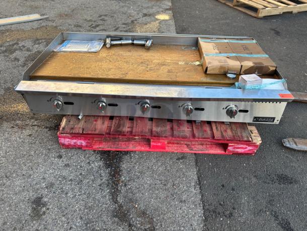 BRAND NEW SCRATCH & DENT  DUKERS APPLIANCE CO. USA LTD DCGMA60 GRIDDLE GAS COUNTERTOP - Image 1 of 5
