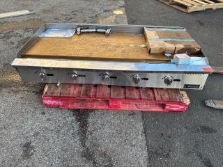 BRAND NEW SCRATCH & DENT  DUKERS APPLIANCE CO. USA LTD DCGMA60 GRIDDLE GAS COUNTERTOP