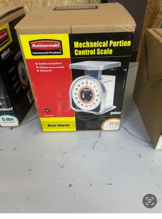 Rubber Maid Scale