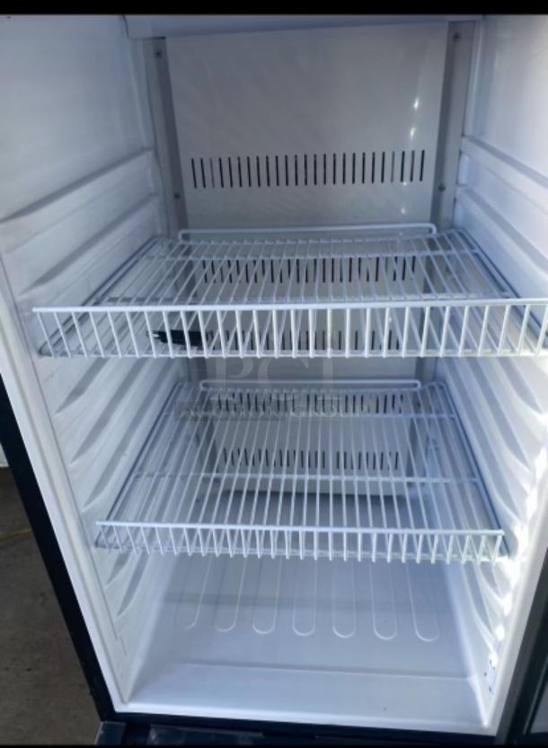 CoolMore Refrigerator, LIKE NEW, TESTED AND WORKING. - Image 4 of 4