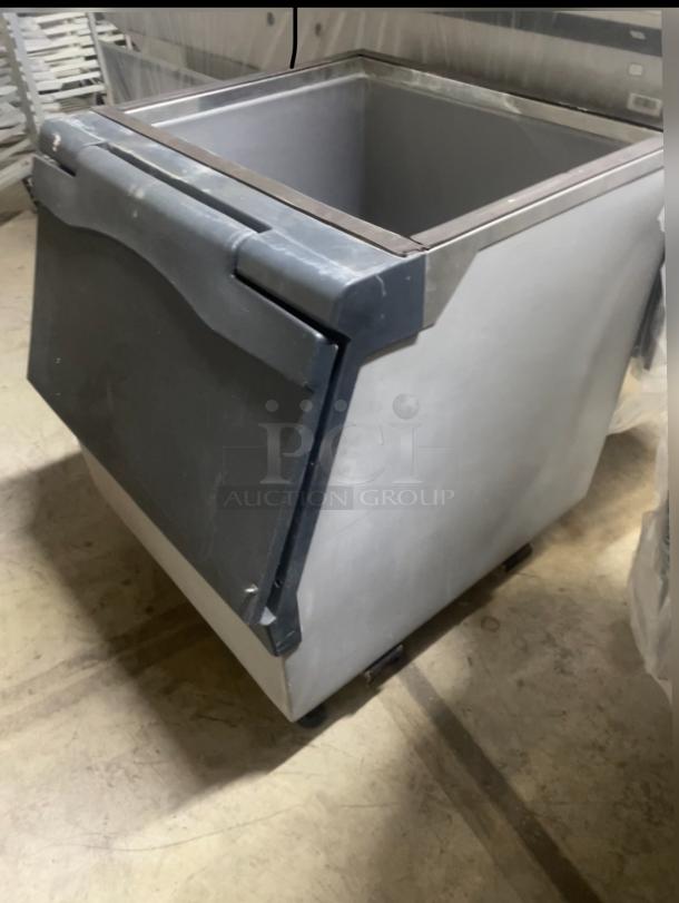 Nice Ice Bin 350 lbs Capacity - Image 1 of 3