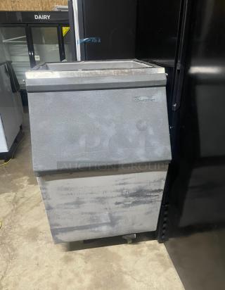 Nice Ice Bin 450 lbs Capacity - Item #1154723