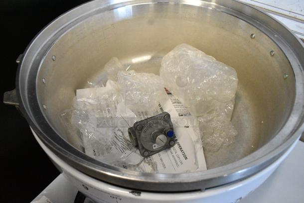 BRAND NEW SCRATCH AND DENT! Rice Master RM-55P-R Liquid Propane 110 Cup (55 Cup Raw) Gas Rice Cooker and Warmer. - Image 4 of 8