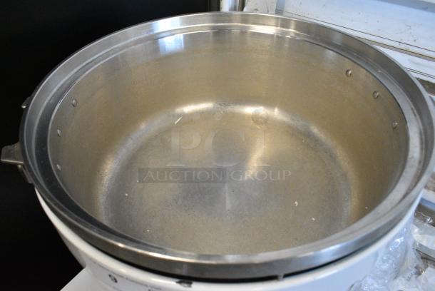 BRAND NEW SCRATCH AND DENT! Rice Master RM-55P-R Liquid Propane 110 Cup (55 Cup Raw) Gas Rice Cooker and Warmer. - Image 5 of 8